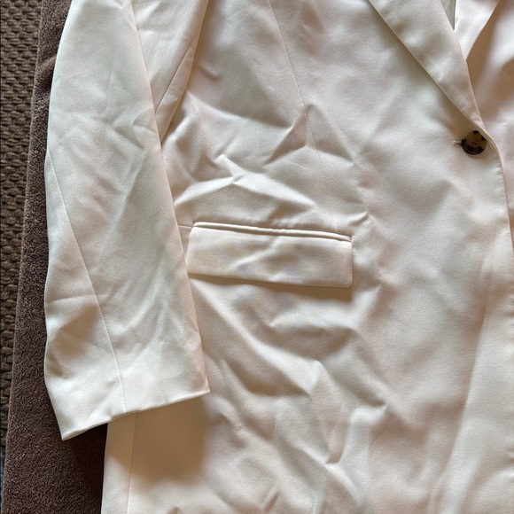 Lafayette 148 One Button Closure Cream Blazer - Picture 4 of 10